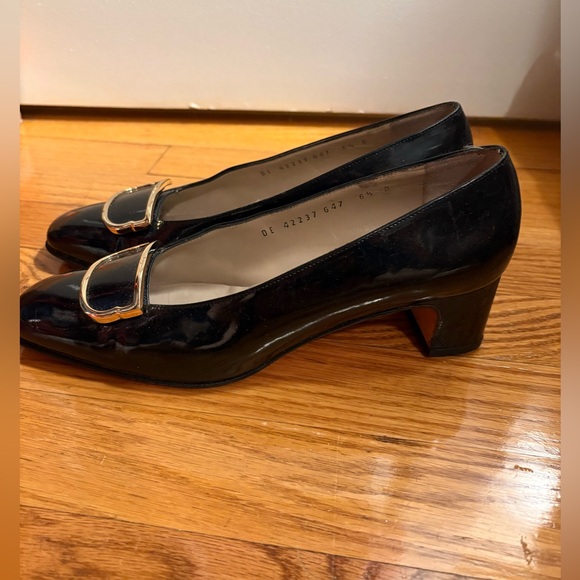 Vintage Ferragamo Pumps 6.5 B Black Gold Hardware Italy - Picture 4 of 10